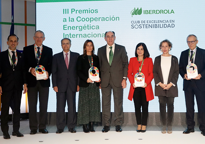 Foto Ferrovial, Instituto Tecnológico de Canarias y Obra Social ‘la Caixa’, ganadores de los III Premios Iberdrola a la Cooperación Energética Internacional.